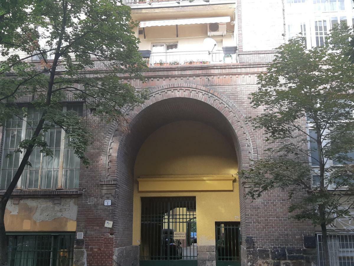 2 Bedroom Apartment Near Heroes Square Budapest Esterno foto