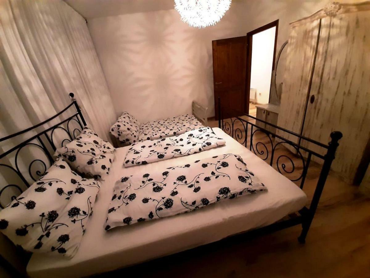 2 Bedroom Apartment Near Heroes Square Budapest Esterno foto
