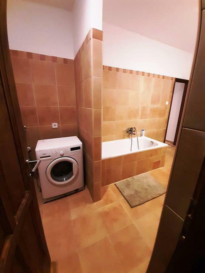 2 Bedroom Apartment Near Heroes Square Budapest Esterno foto