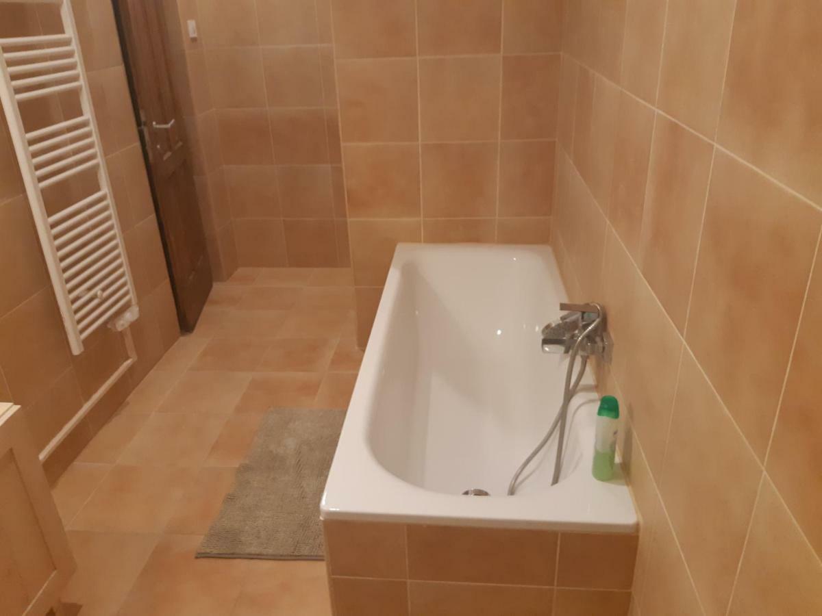 2 Bedroom Apartment Near Heroes Square Budapest Esterno foto